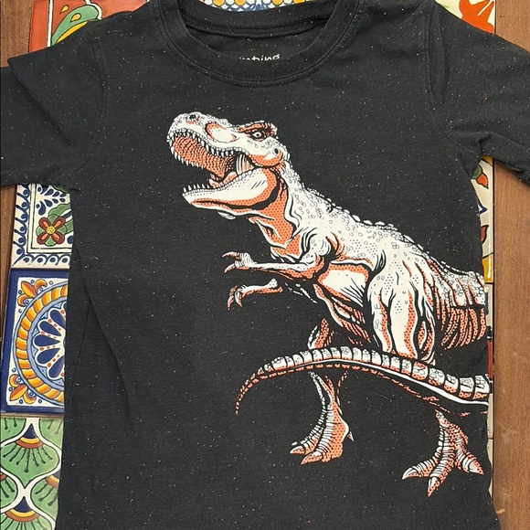 Lot of 3 little boys tee shirts. - Picture 3 of 6